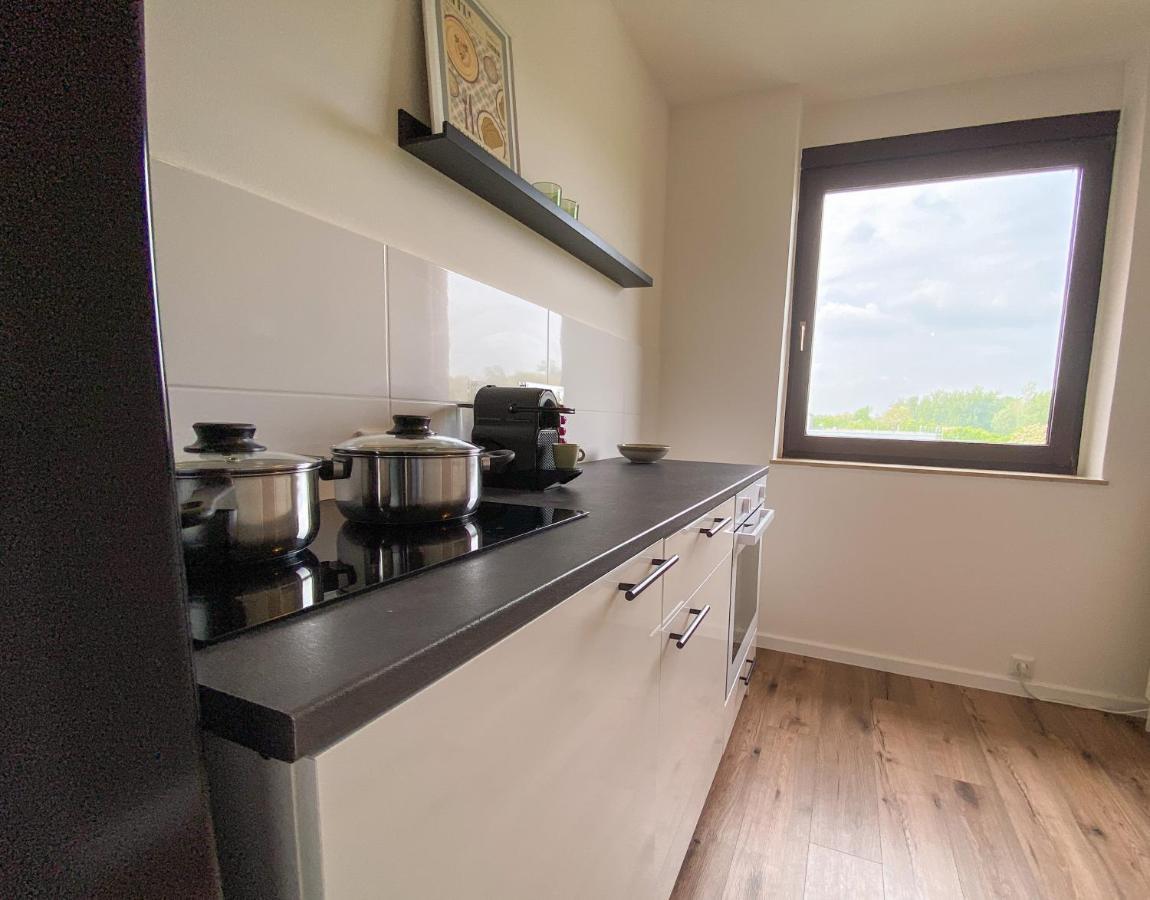 Schoene Wohnung Mit Rheinblick/Duesseldorf/Neuss/Messe Eksteriør bilde